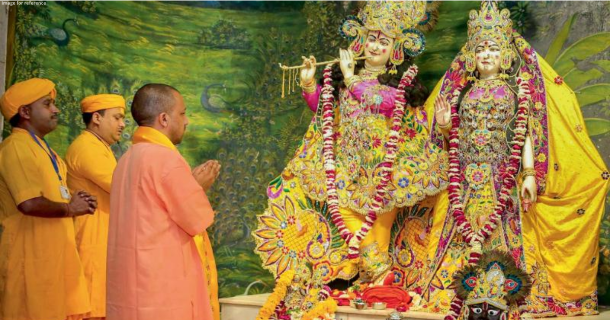 CM Yogi Adityanath visits Krishna Janmabhoomi in Mathura on Janmashtami, offers prayers